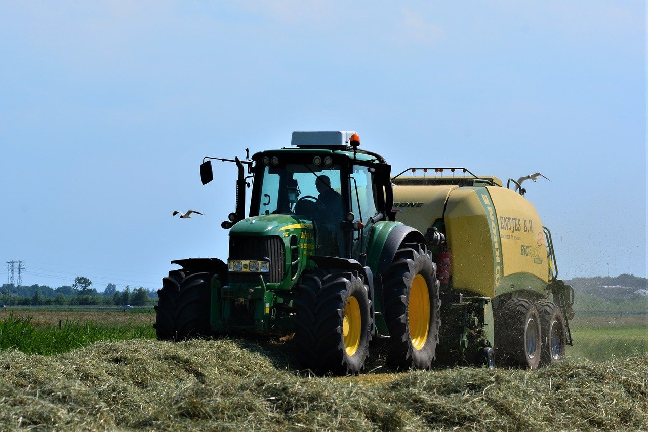 Trekker op het land - Insa Osterhagen via Pixabay