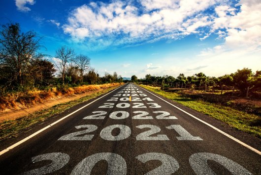 2020-2025 geschreven op de weg - via Shutterstock