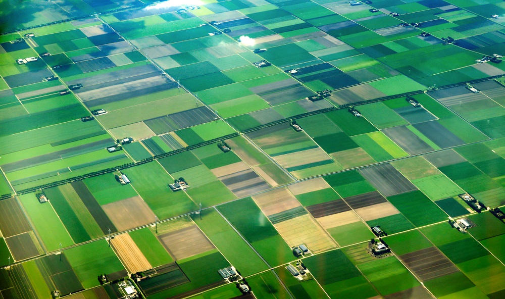 Groene velden vanuit een luchtfoto, sizsus via iStock